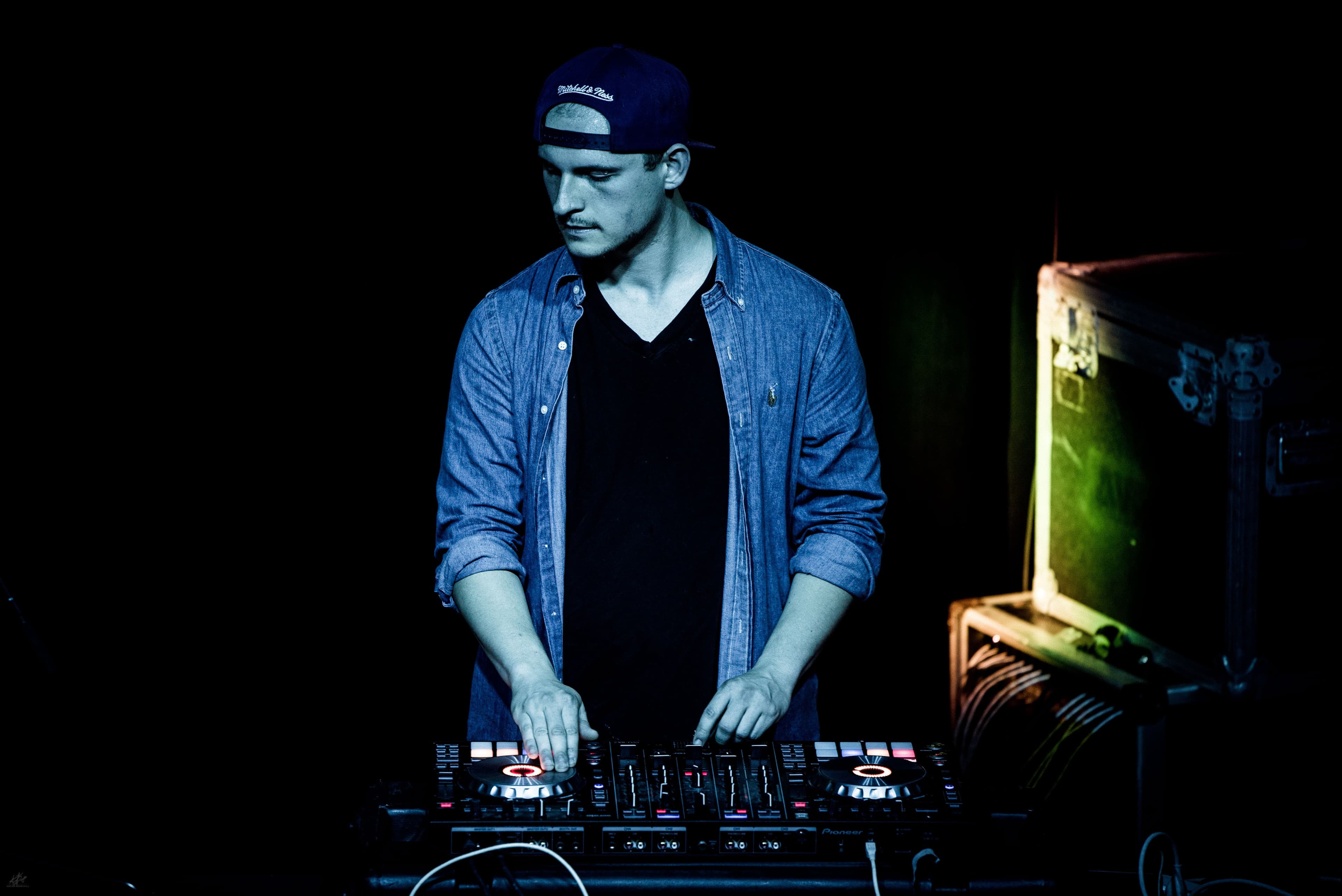 DJ Ben Murray at The Bluff